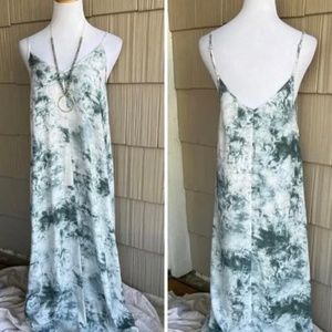 Grade & Gather teal and white tie dye maxi dress w/pockets and adjustable straps